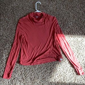 Mauve tone top with a turtle neck to it